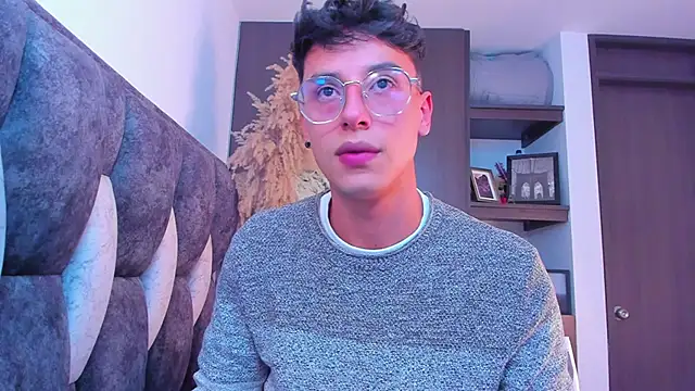 Snapshot of I_Gabriel chatting on 12-11-24, 12:54 I Gabriel online show from 12-11-24, 12:54