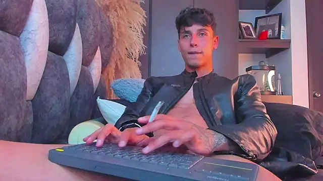 Snapshot of I_Gabriel chatting on 01-05-25, 01:45 I Gabriel online show from 01-05-25, 01:45