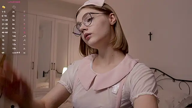 Snapshot of allotropp chatting on 10-15-25, 06:19 allotropp online show from 10-15-25, 06:19