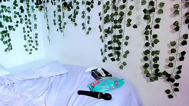 Snapshot of violeta_milleer chatting on 01-10-25, 05:13 violeta milleer online show from 01-10-25, 05:13