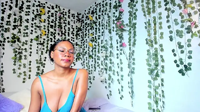 Snapshot of violeta_milleer chatting on 02-03-25, 05:14 violeta milleer online show from 02-03-25, 05:14