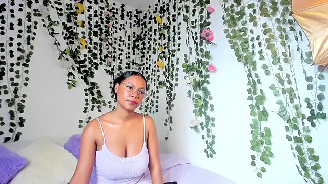 Snapshot of violeta_milleer chatting on 02-05-25, 05:09 violeta milleer online show from 02-05-25, 05:09