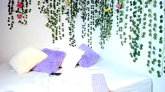 Snapshot of violeta_milleer chatting on 03-08-25, 05:11 violeta milleer online show from 03-08-25, 05:11