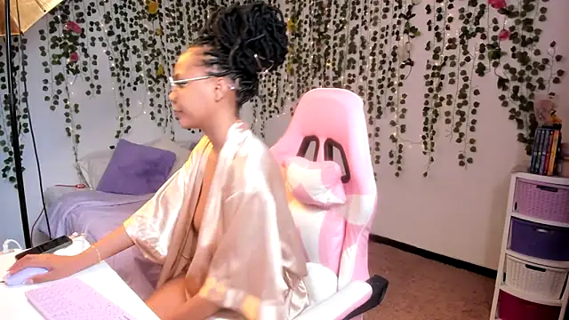 Snapshot of violeta_milleer chatting on 10-12-25, 04:28 violeta milleer online show from 10-12-25, 04:28