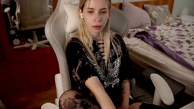 ho1yho1e online show from 03-18-26, 07:17