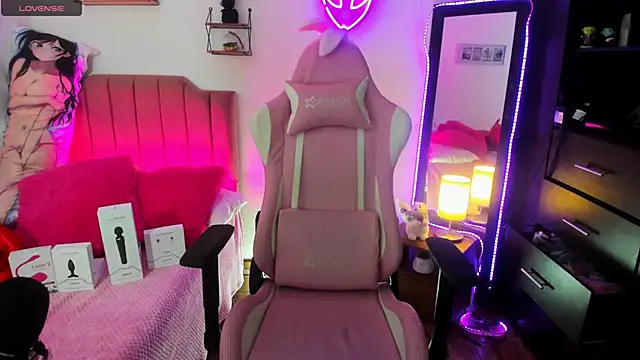 Snapshot of lilly_sweett chatting on 01-13-25, 06:06 lilly sweett online show from 01-13-25, 06:06