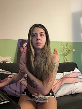 Snapshot of lilly_sweett chatting on 12-15-25, 11:20 lilly sweett online show from 12-15-25, 11:20