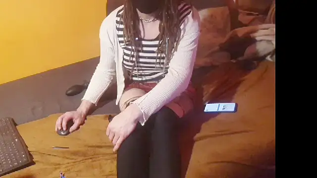 Snapshot of Lillisissi chatting on 10-17-25, 03:42 Lillisissi online show from 10-17-25, 03:42