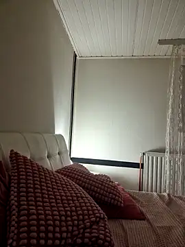 Snapshot of TamaraSavage chatting on 12-18-24, 12:29 TamaraSavage online show from 12-18-24, 12:29