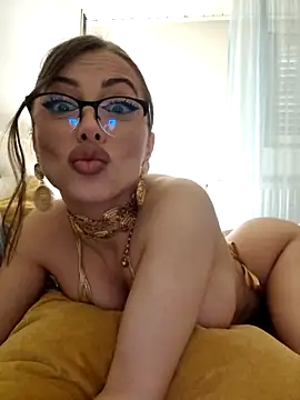 Snapshot of TamaraSavage chatting on 03-11-25, 12:28 TamaraSavage online show from 03-11-25, 12:28