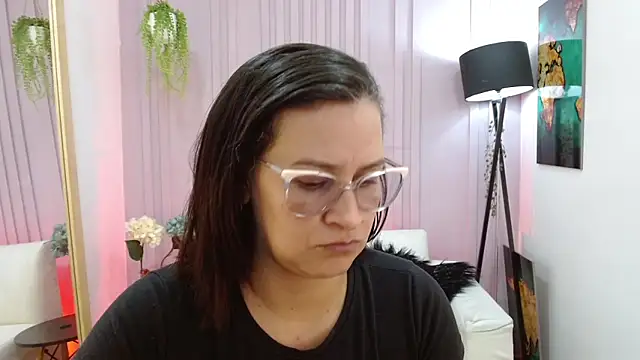 Britney taylor  online show from 01-11-25, 06:12