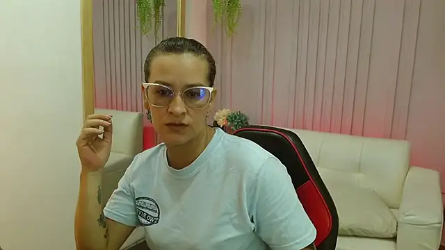 Britney taylor  online show from 03-06-25, 07:21