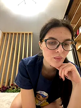 little belucci online show from 10-22-25, 03:34