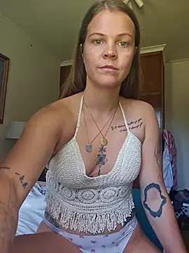 Snapshot of chloemoonandstarss chatting on 11-11-25, 12:16 chloemoonandstarss online show from 11-11-25, 12:16