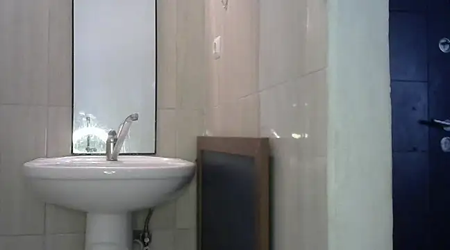 Snapshot of insatiableeee chatting on 01-08-25, 07:24 insatiableeee online show from 01-08-25, 07:24