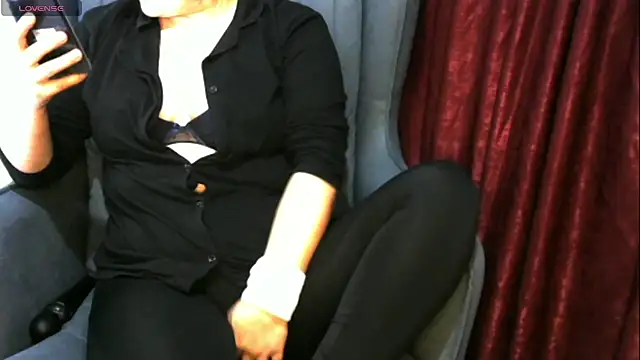 Snapshot of insatiableeee chatting on 01-11-25, 08:43 insatiableeee online show from 01-11-25, 08:43