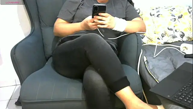 Snapshot of insatiableeee chatting on 01-18-25, 08:30 insatiableeee online show from 01-18-25, 08:30