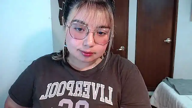 Snapshot of yini_angel chatting on 07-15-26, 01:55 yini angel online show from 07-15-26, 01:55