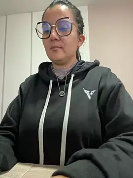 Snapshot of SWEETLILY18 chatting on 12-23-24, 02:17 SWEETLILY18 online show from 12-23-24, 02:17