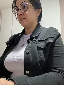 Snapshot of SWEETLILY18 chatting on 12-30-24, 11:04 SWEETLILY18 online show from 12-30-24, 11:04