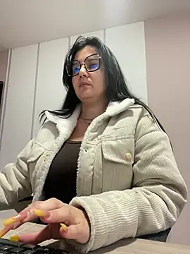 Snapshot of SWEETLILY18 chatting on 01-04-25, 11:33 SWEETLILY18 online show from 01-04-25, 11:33