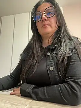 Snapshot of SWEETLILY18 chatting on 01-08-25, 04:22 SWEETLILY18 online show from 01-08-25, 04:22