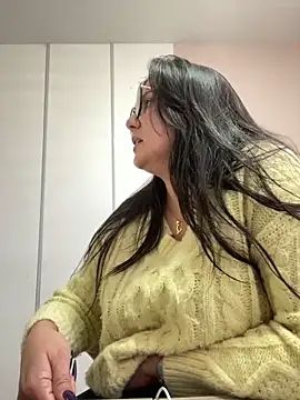 Snapshot of SWEETLILY18 chatting on 01-10-25, 03:27 SWEETLILY18 online show from 01-10-25, 03:27