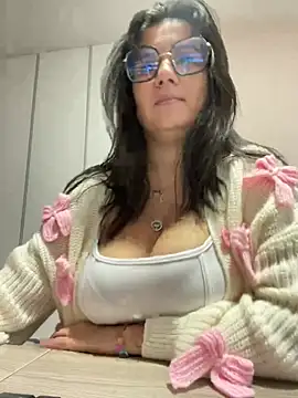 Snapshot of SWEETLILY18 chatting on 01-28-25, 11:28 SWEETLILY18 online show from 01-28-25, 11:28