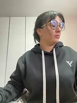 Snapshot of SWEETLILY18 chatting on 01-31-25, 02:17 SWEETLILY18 online show from 01-31-25, 02:17