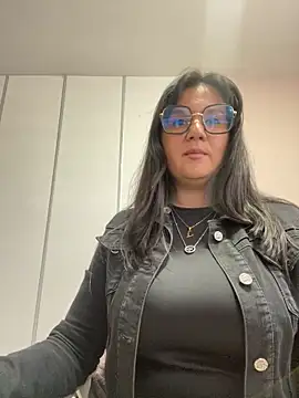 Snapshot of SWEETLILY18 chatting on 02-01-25, 02:45 SWEETLILY18 online show from 02-01-25, 02:45