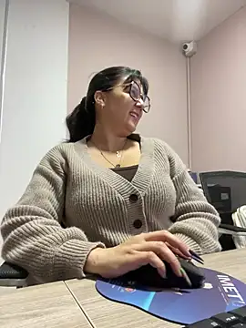 Snapshot of SWEETLILY18 chatting on 02-04-25, 11:16 SWEETLILY18 online show from 02-04-25, 11:16