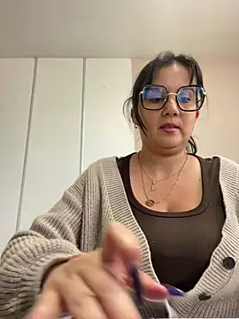 Snapshot of SWEETLILY18 chatting on 02-04-25, 02:21 SWEETLILY18 online show from 02-04-25, 02:21