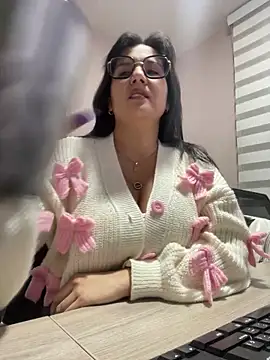 Snapshot of SWEETLILY18 chatting on 02-06-25, 11:21 SWEETLILY18 online show from 02-06-25, 11:21