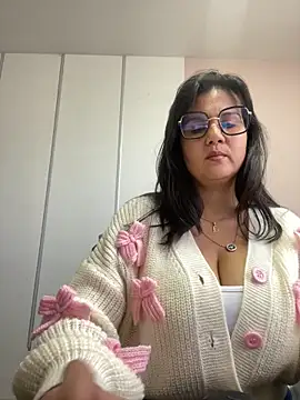 Snapshot of SWEETLILY18 chatting on 02-06-25, 02:37 SWEETLILY18 online show from 02-06-25, 02:37