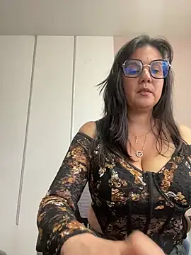 Snapshot of SWEETLILY18 chatting on 02-08-25, 02:27 SWEETLILY18 online show from 02-08-25, 02:27