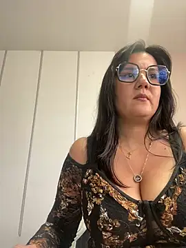 Snapshot of SWEETLILY18 chatting on 02-08-25, 05:39 SWEETLILY18 online show from 02-08-25, 05:39