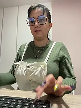 Snapshot of SWEETLILY18 chatting on 02-11-25, 11:21 SWEETLILY18 online show from 02-11-25, 11:21