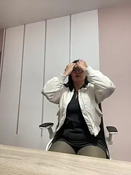 Snapshot of SWEETLILY18 chatting on 02-27-25, 11:31 SWEETLILY18 online show from 02-27-25, 11:31