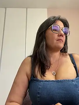 Snapshot of SWEETLILY18 chatting on 03-01-25, 03:27 SWEETLILY18 online show from 03-01-25, 03:27