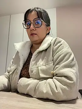 Snapshot of SWEETLILY18 chatting on 03-05-25, 11:28 SWEETLILY18 online show from 03-05-25, 11:28