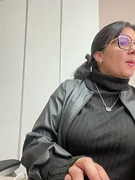 Snapshot of SWEETLILY18 chatting on 03-20-25, 02:21 SWEETLILY18 online show from 03-20-25, 02:21