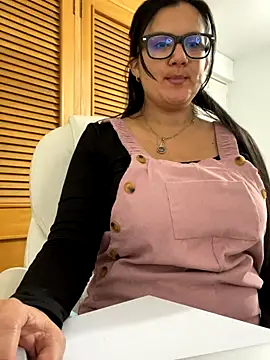 Snapshot of SWEETLILY18 chatting on 09-11-25, 10:10 SWEETLILY18 online show from 09-11-25, 10:10