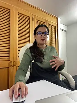 Snapshot of SWEETLILY18 chatting on 10-01-25, 09:54 SWEETLILY18 online show from 10-01-25, 09:54