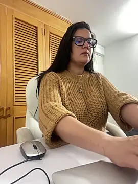 Snapshot of SWEETLILY18 chatting on 10-03-25, 10:18 SWEETLILY18 online show from 10-03-25, 10:18