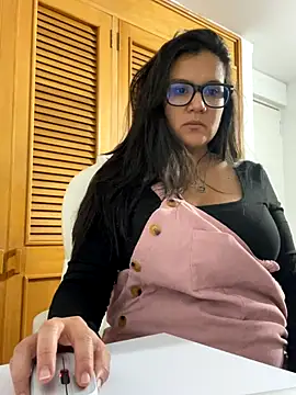 Snapshot of SWEETLILY18 chatting on 10-07-25, 10:40 SWEETLILY18 online show from 10-07-25, 10:40