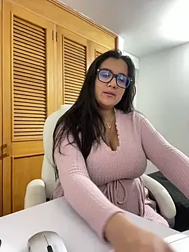 Snapshot of SWEETLILY18 chatting on 10-08-25, 10:51 SWEETLILY18 online show from 10-08-25, 10:51