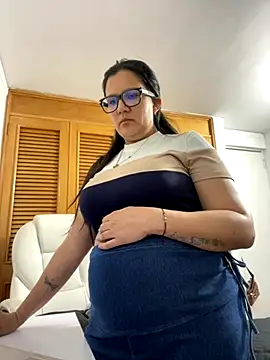 Snapshot of SWEETLILY18 chatting on 10-15-25, 10:54 SWEETLILY18 online show from 10-15-25, 10:54