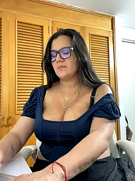 Snapshot of SWEETLILY18 chatting on 10-22-25, 10:42 SWEETLILY18 online show from 10-22-25, 10:42