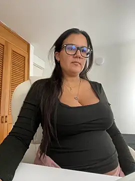 Snapshot of SWEETLILY18 chatting on 11-26-25, 03:46 SWEETLILY18 online show from 11-26-25, 03:46