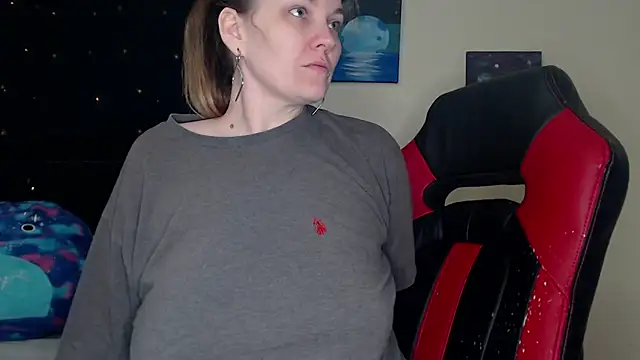 Snapshot of ToxicLilly chatting on 12-10-24, 08:40 ToxicLilly online show from 12-10-24, 08:40